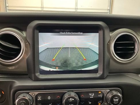 Used 2022 Jeep Wrangler Unlimited Sahara w/ Dual Top Group AWD/4WD image 5