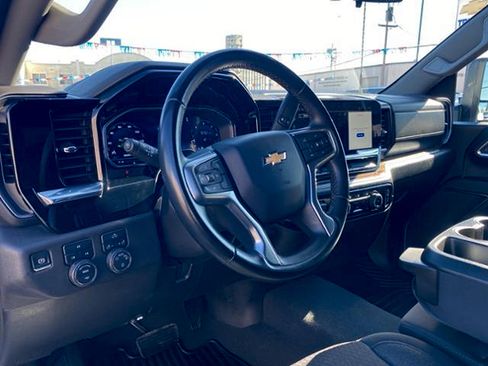 Used 2024 Chevrolet Silverado 2500 LT image 32