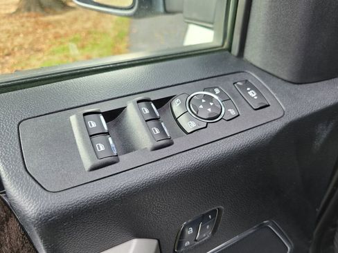 Used 2018 Ford F250 Lariat image 24