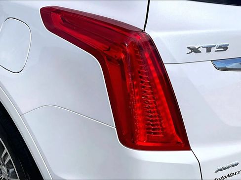 Used 2018 Cadillac XT5 Luxury w/ Driver Awareness Package AWD/4WD image 28