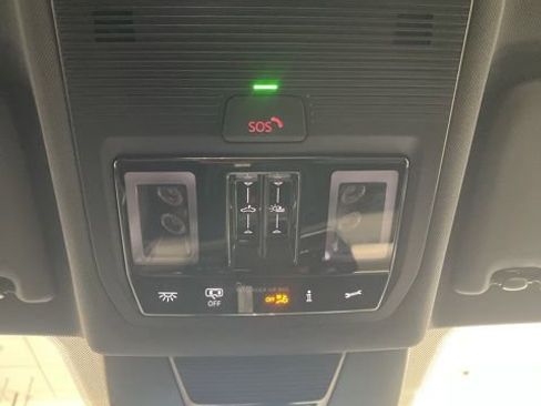 Certified 2025 Volkswagen Tiguan SE R-Line image 24