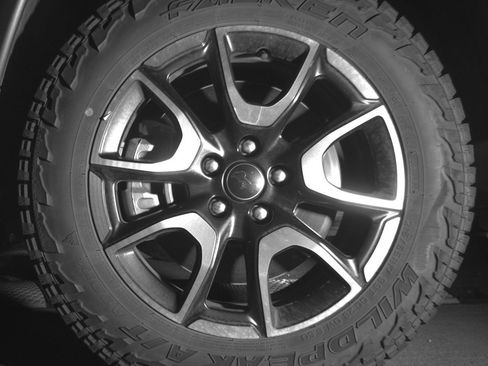 Used 2025 Jeep Compass Trailhawk AWD/4WD image 12