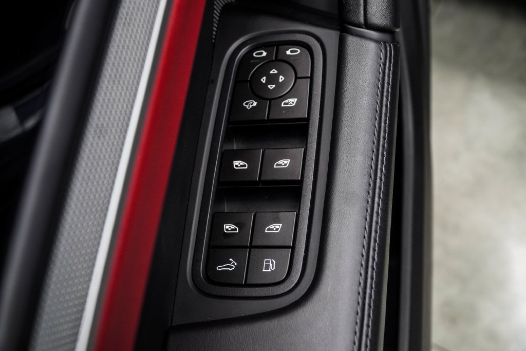Used 2024 Porsche Cayenne AWD/4WD image 52