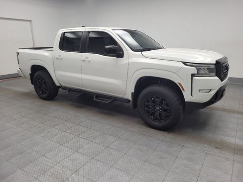 Used 2023 Nissan Frontier SV w/ Midnight Edition Package RWD image 11