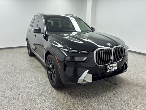 Used 2023 BMW X7 xDrive40i w/ Premium Package image 3
