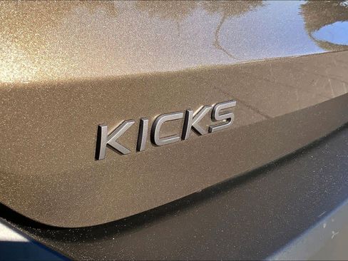 Used 2026 Nissan Kicks SV image 9