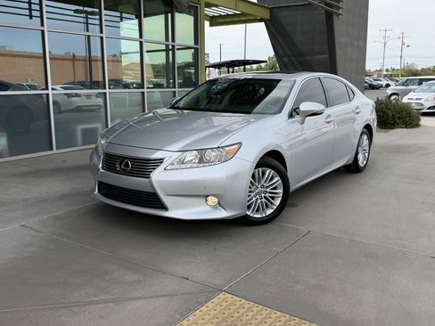 Used 2015 Lexus ES 350 w/ Premium Package FWD image 2