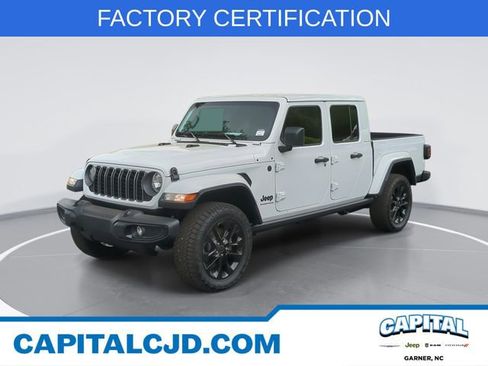 Certified 2025 Jeep Gladiator Nighthawk image 1