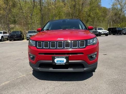 Used 2018 Jeep Compass Latitude w/ Popular Equipment Group AWD/4WD image 3