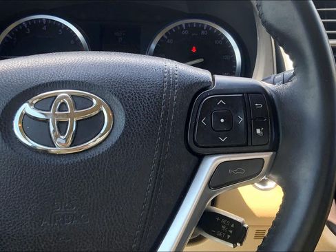 Used 2016 Toyota Highlander Limited w/ Driver Technology Package AWD/4WD image 24