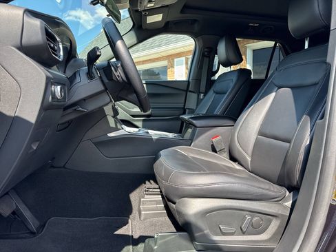 Used 2020 Ford Explorer XLT w/ Equipment Group 202A AWD/4WD image 17