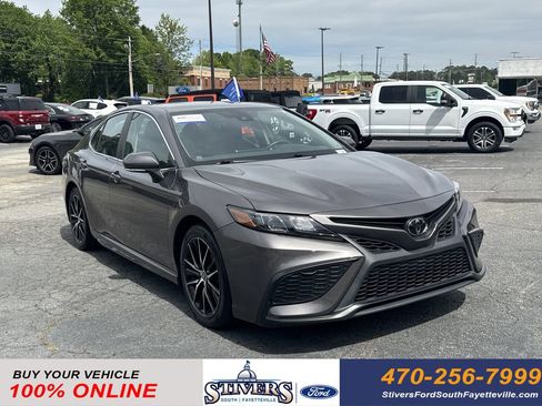 Used 2023 Toyota Camry SE image 1