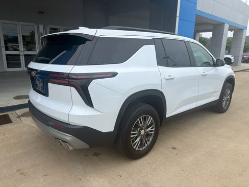 Used 2026 Chevrolet Traverse LT w/ LPO, Floor Liner Package FWD image 7