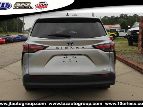 Used 2021 Toyota Sienna LE FWD image 6