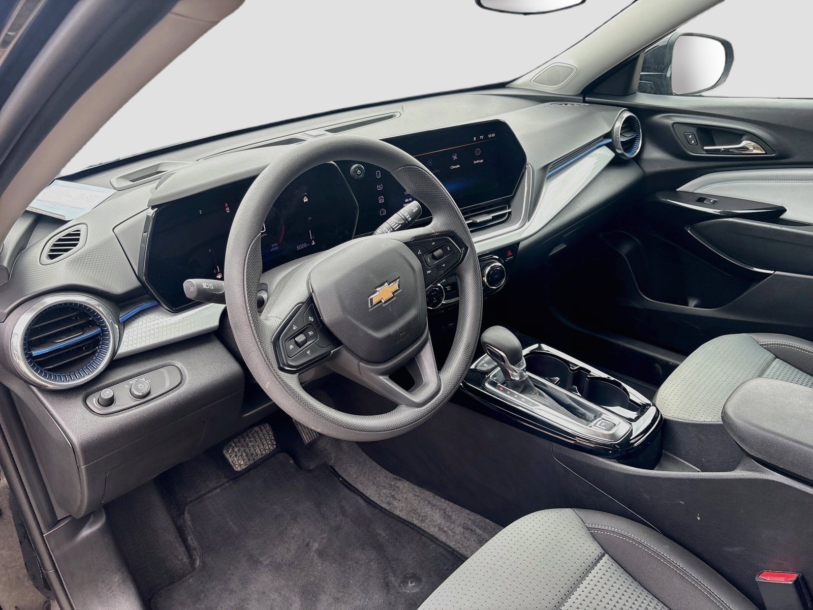 Used 2026 Chevrolet Trax LT FWD image 9