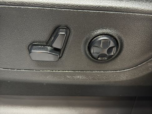Used 2020 RAM 1500 Big Horn AWD/4WD image 16