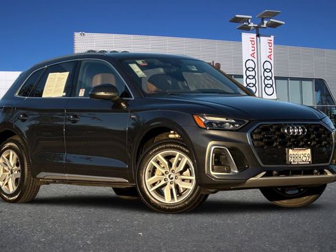 Certified 2022 Audi Q5 2.0T Premium w/ Convenience Package image 2