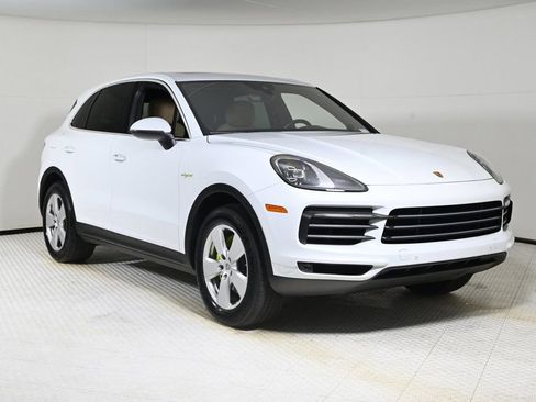 Certified 2022 Porsche Cayenne E-Hybrid image 9