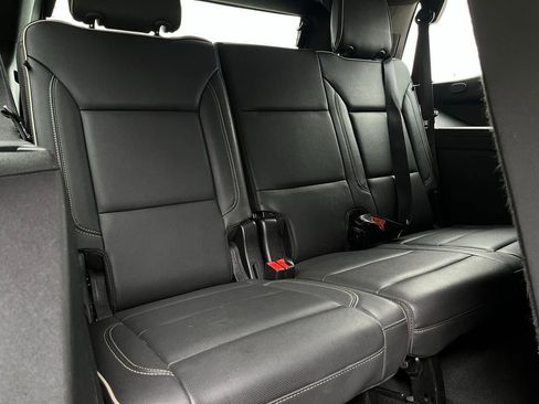 Used 2024 GMC Yukon SLT RWD image 12
