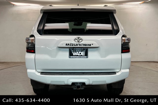 Used 2020 Toyota 4Runner SR5 AWD/4WD image 4