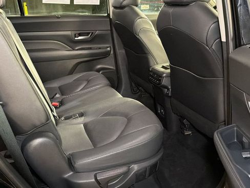 Used 2024 Toyota Grand Highlander AWD Hybrid image 12