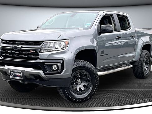 Used 2022 Chevrolet Colorado Z71 AWD/4WD image 3