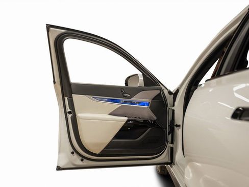 Used 2023 BMW 740i w/ Luxury Rear Seating Package image 50