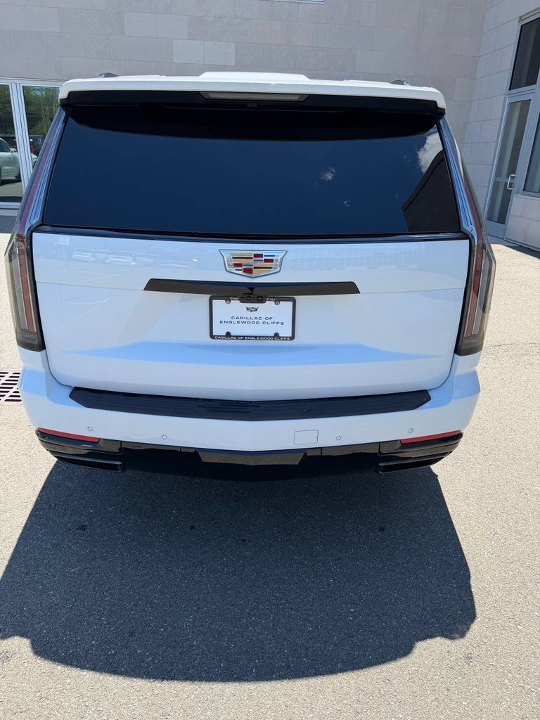 Certified 2026 Cadillac Escalade ESV Sport w/ Touring Package AWD/4WD image 4