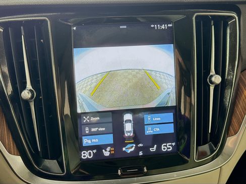 Used 2022 Volvo S60 B5 Momentum image 3