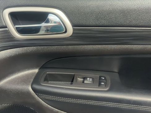 Used 2020 Jeep Grand Cherokee Altitude image 28