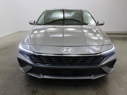 Used 2024 Hyundai Elantra Limited FWD image 7