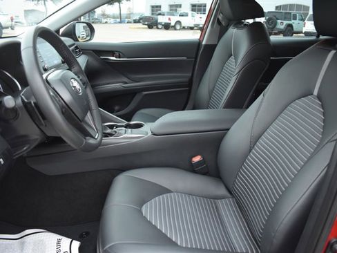 Used 2024 Toyota Camry SE image 14
