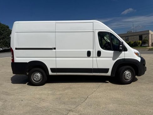 Used 2025 RAM ProMaster 2500 w/ Convenience Group FWD image 13