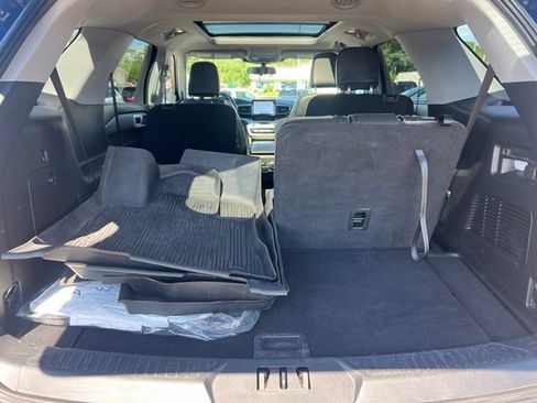 Certified 2022 Ford Explorer XLT w/ Equipment Group 202A AWD/4WD image 23