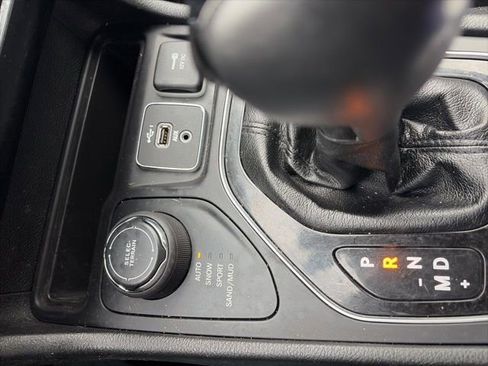 Used 2020 Jeep Cherokee Latitude Plus image 19