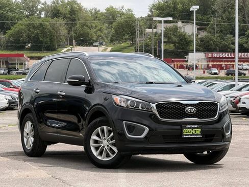Used 2018 Kia Sorento FWD image 1