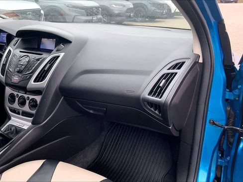 Used 2014 Ford Focus SE w/ SE Sport Package FWD image 19