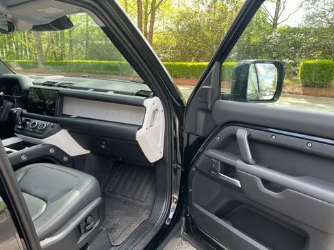 Certified 2025 Land Rover Defender 110 X-Dynamic SE image 10