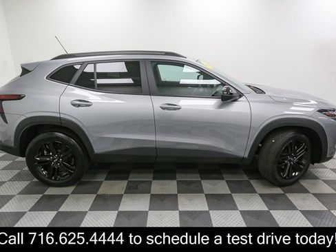 Used 2025 Chevrolet Trax ACTIV w/ Sunroof Package FWD image 8