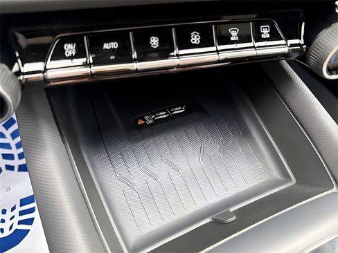 New 2025 Chevrolet Equinox EV RS image 37