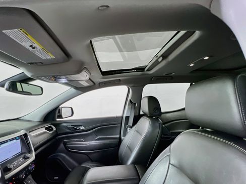 Used 2019 GMC Acadia SLT w/ LPO, Floor Liner Package AWD/4WD image 23