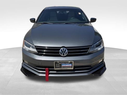 Used 2016 Volkswagen Jetta Sport FWD image 2