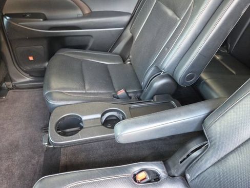 Used 2014 Toyota Highlander Limited FWD image 12