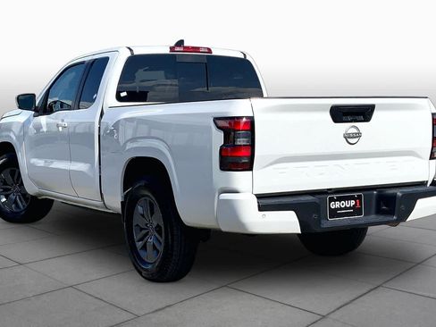 Used 2025 Nissan Frontier SV RWD image 11
