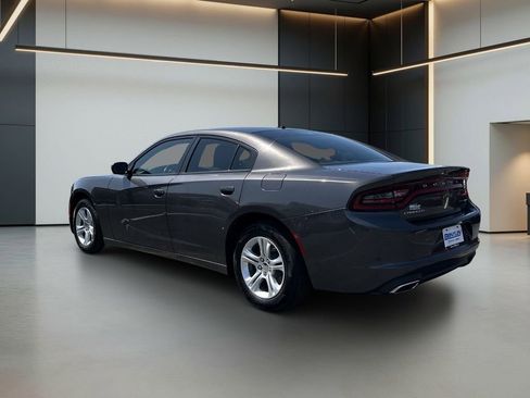 Used 2022 Dodge Charger SXT RWD image 3