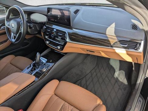 Used 2021 BMW 530i w/ Convenience Package RWD image 18