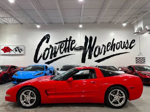 Used 2004 Chevrolet Corvette Coupe w/ Preferred Equipment Group RWD image 2