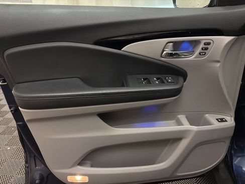 Used 2022 Honda Pilot Touring image 9