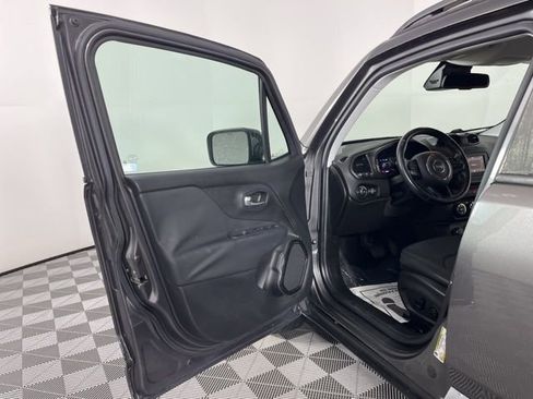 Used 2016 Jeep Renegade Latitude image 16