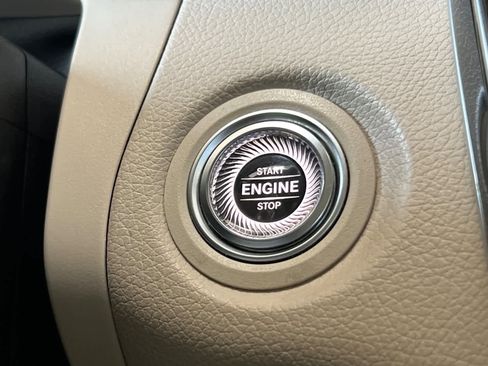 Used 2021 Mercedes-Benz GLC 300 4MATIC image 24